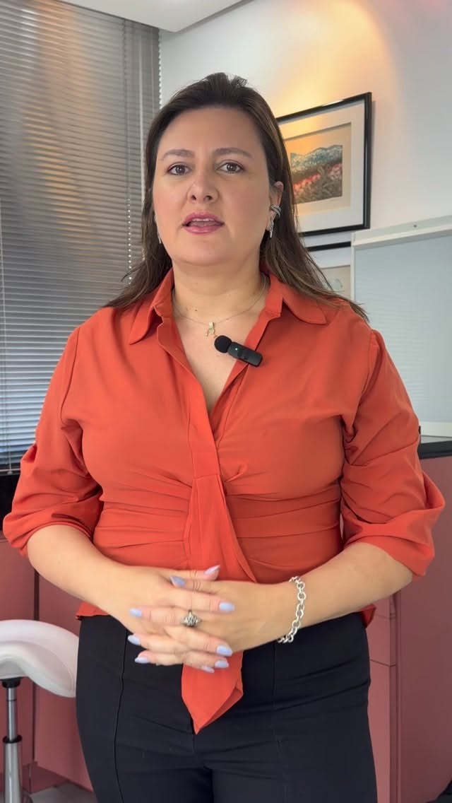Dra. Mariana Magalhães explicando tratamentos odontológicos